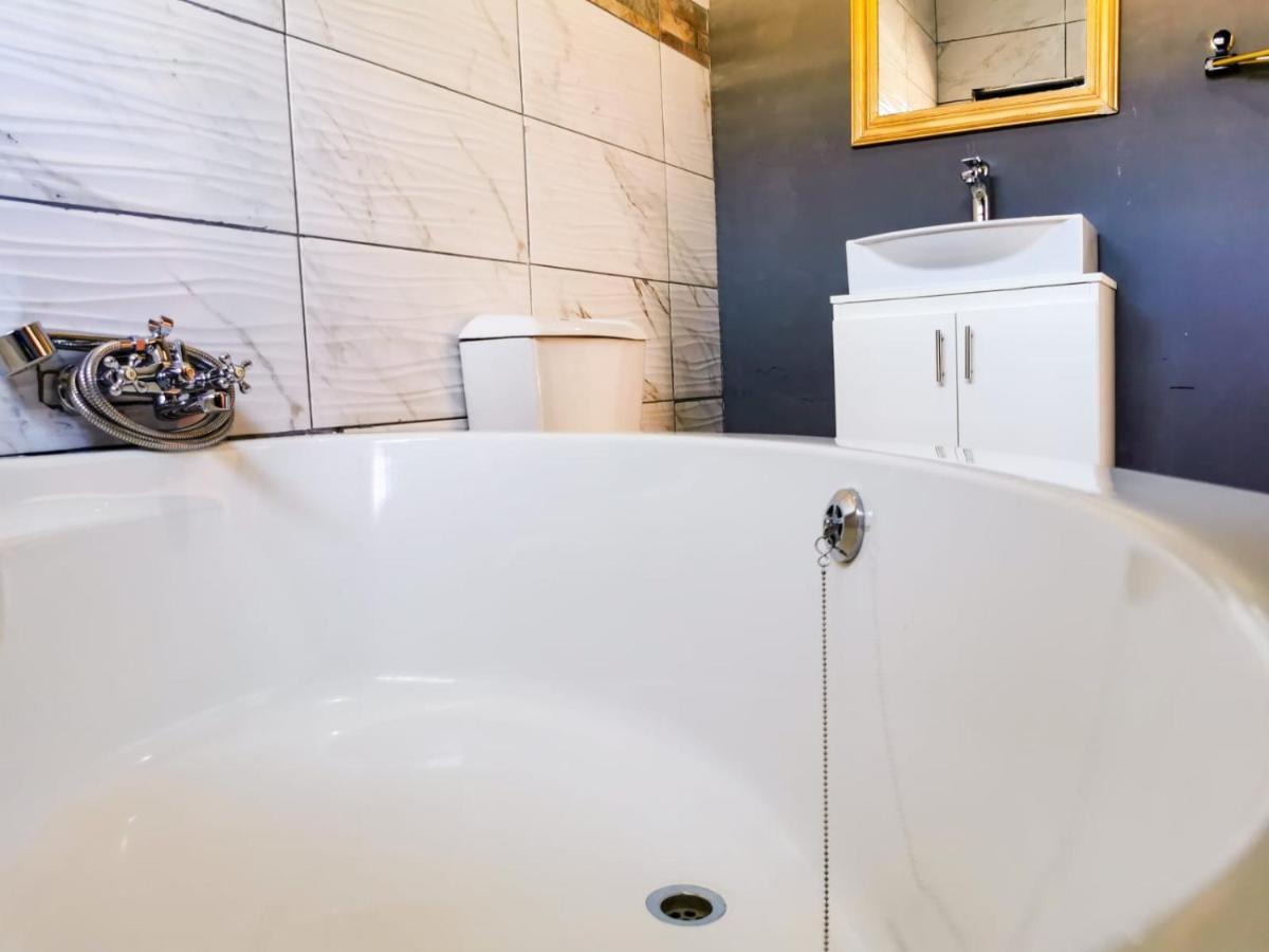 Genesis Guesthouze Hotel Bela-Bela Eksteriør billede